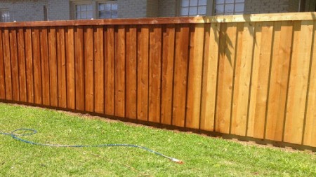 houten schutting schoonmaken, hout schoonmaken, buitenhout schoonmaken