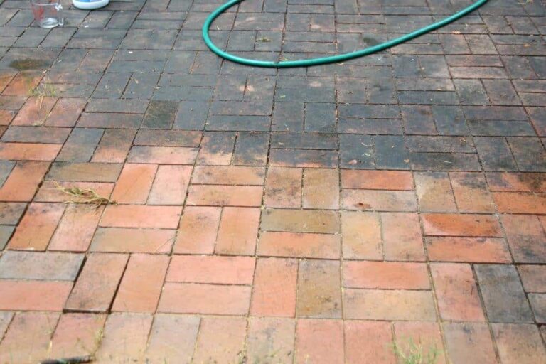 Terras schoonmaken, terras reinigen, terrastegels schoonmaken