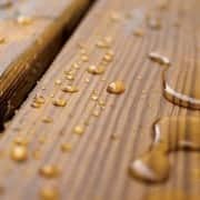 hout impregneren, hout behandelen waterdicht maken - behandeld, hout onbehandeld